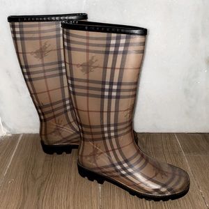 Burberry rubber rain boots size 41 10.5